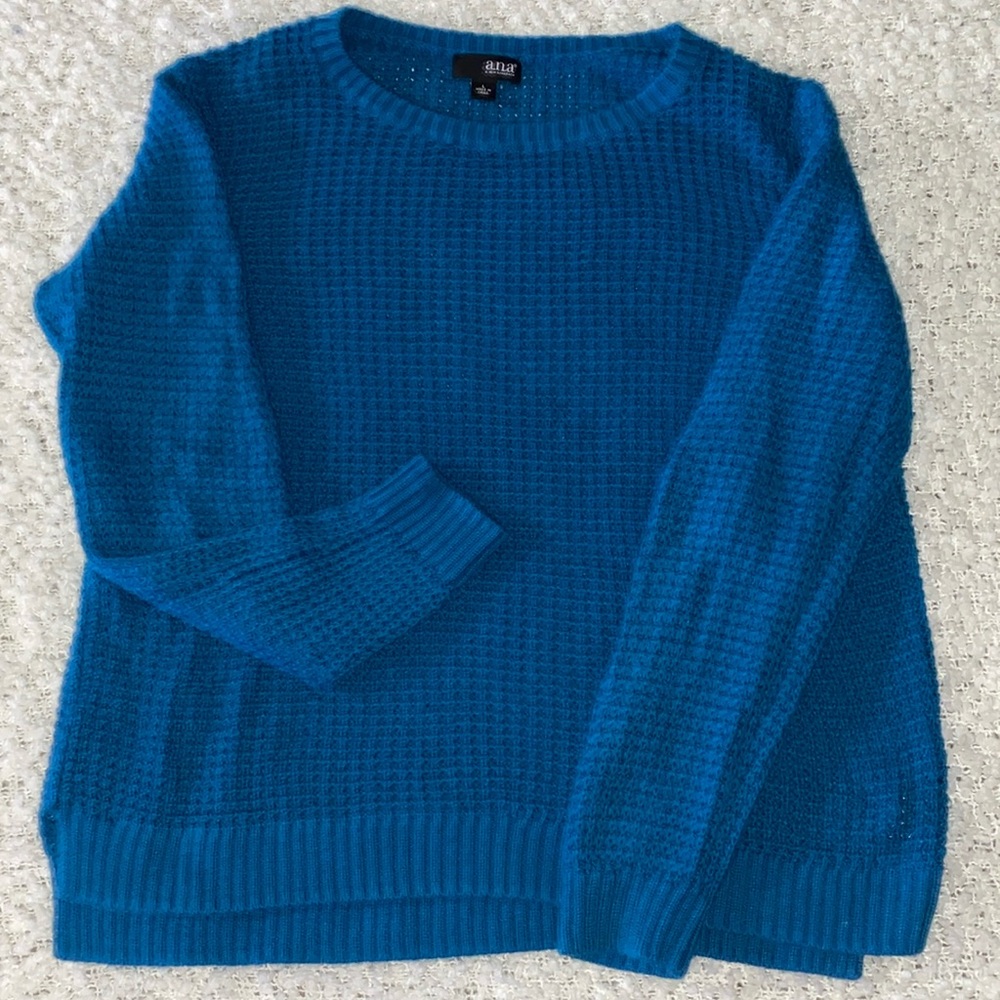ANA SWEATER SIZE LARGE